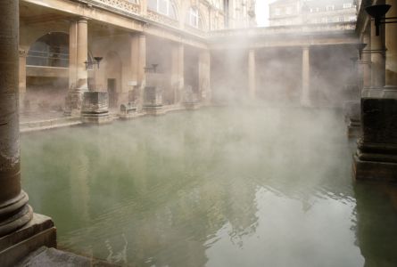 Interiores Termas Romanas de Bath con vapor