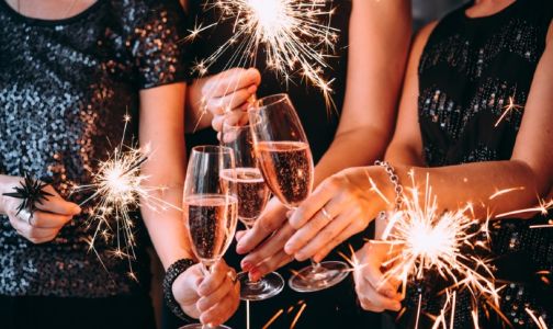 Cena de Nochevieja en Londres con crucero y fuegos artificiales a bordo del Cyclone Clipper