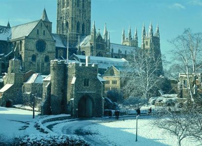 Realiza un fascinante recorrido a pie por la histórica ciudad de Canterbury, con sus encantadoras calles empedradas y su historia.