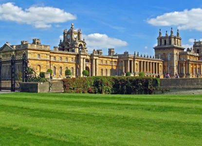 Palacio de Blenheim: Una joya arquitectónica rodeada de esplendor natural.