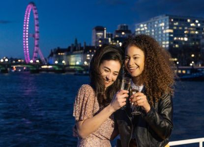 Disfruta de una cena crucero en Londres por San Valentín.