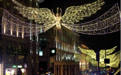 Vista nocturna de las luces de Navidad en Londres