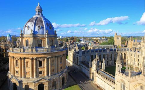 Tour a pie de Oxford en español.