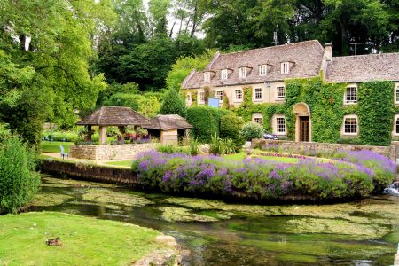 Campo inglés: Disfruta de la atmósfera tranquila y relajante del campo de los Cotswolds.