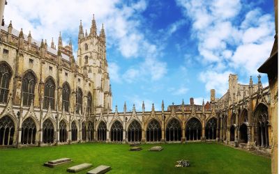 Visitar la Catedral de Canterbury.