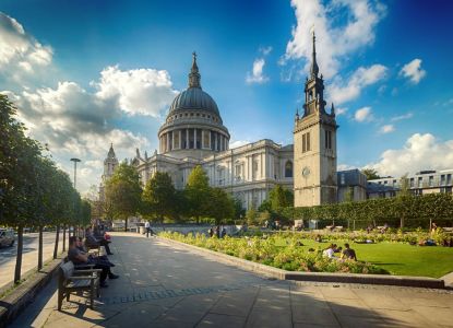 Entrada a la Catedral de San Pablo en Londres