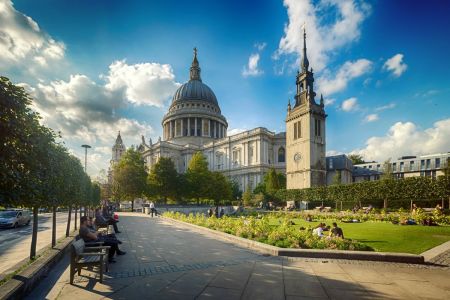 Entrada a la Catedral de San Pablo en Londres