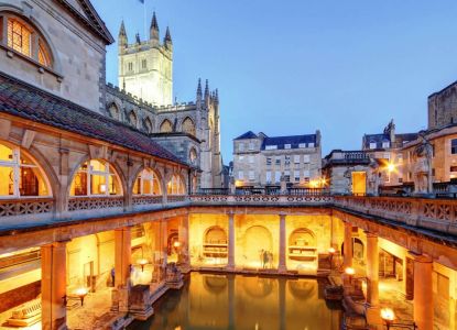 Visitar los Baños Romanos de Bath.