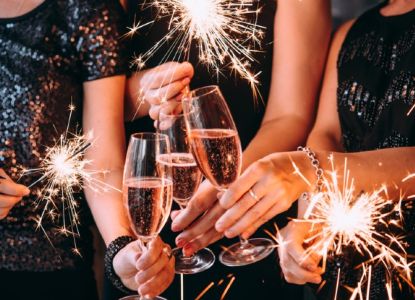 Cena de Nochevieja en Londres con crucero y fuegos artificiales a bordo del Cyclone Clipper