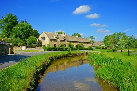 Tour de los Cotswolds: Un viaje en el tiempo entre colinas verdes y casas de ensueño.