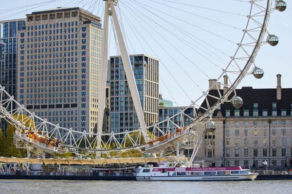 El Crucero por el Támesis se puede combinar con un paseo en el London Eye