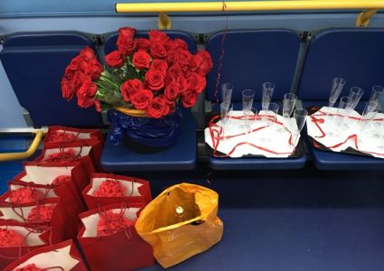 Tour panorámico de Londres en el autobús de té inglés con comida, prosecco y regalos de San Valentín.