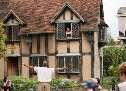 Visitar la casa de nacimiento de Shakespeare.