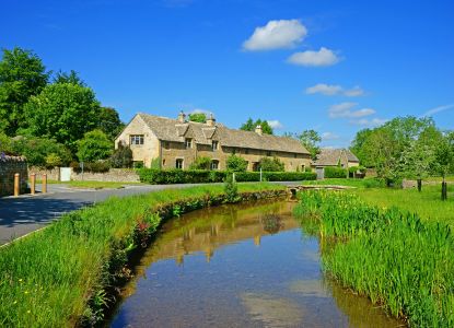 Tour de los Cotswolds: Un viaje en el tiempo entre colinas verdes y casas de ensueño.