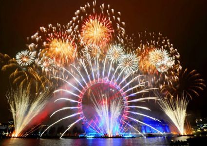 Crucero por el Támesis con Cena de Año Nuevo a bordo y espectáculo de fuegos artificiales