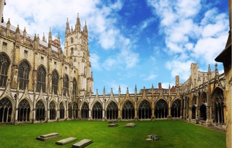 Visitar la Catedral de Canterbury.